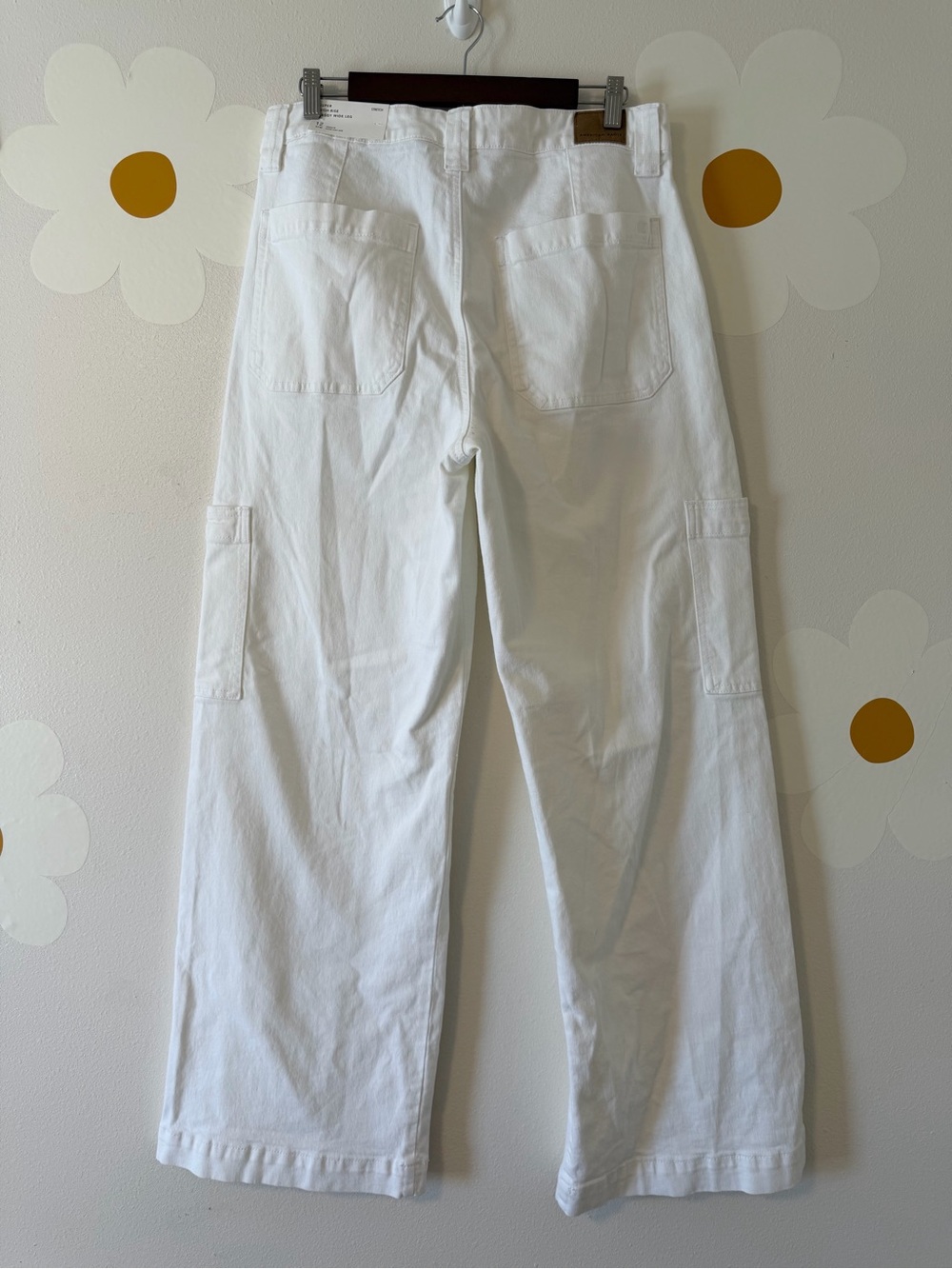 NWT American Eagle White Super High-Rise Baggy Wide Leg Cargo Jeans - Picture 5 of 12